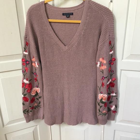 American Eagle Outfitters Sweaters - American Eagle Outfitters w/Embroidery